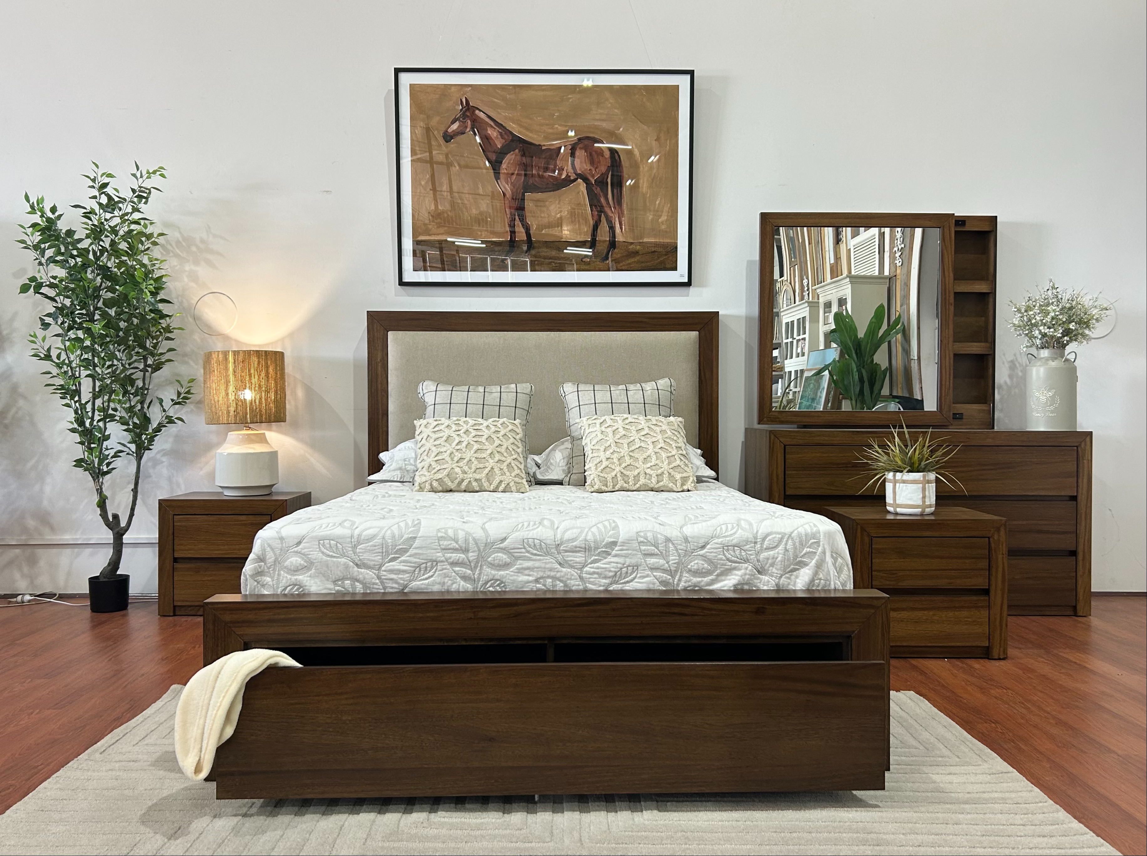 Lisbon 4-Piece Queen Bedroom Suite - Hazelwood